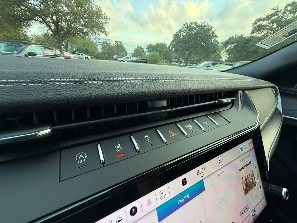 New 2027 Gray Jeep Laredo Altitude image 23