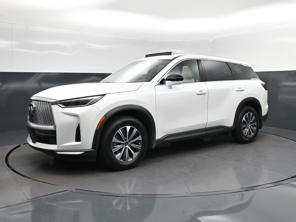 Certified Used 2026 White INFINITI PURE image 3