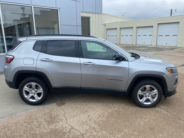 Used 2024 Jeep Compass Latitude with VIN 3C4NJDBN1RT603266 for sale in Kansas City