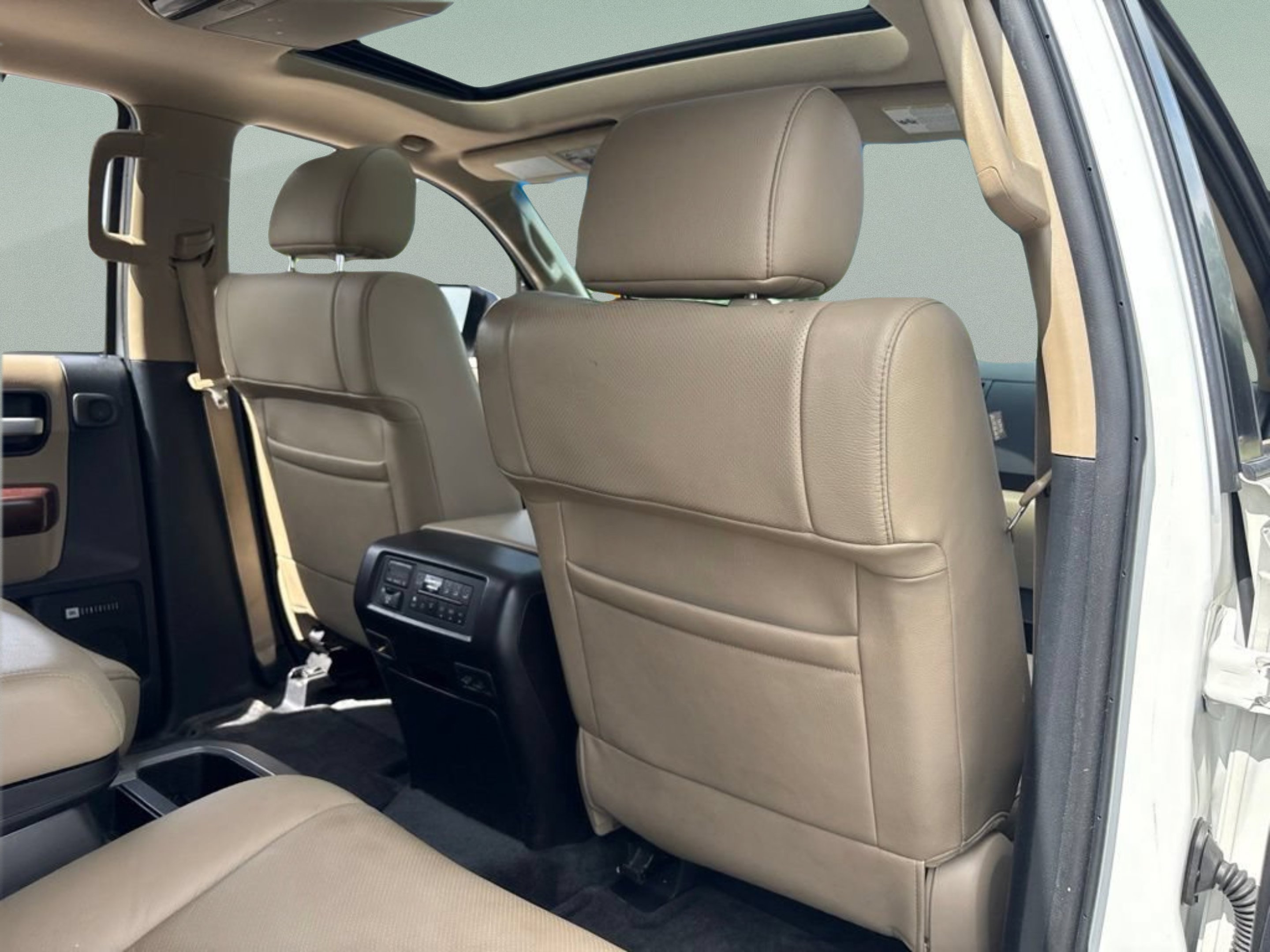 Used 2016 Blizzard Pearl Toyota Platinum image 35