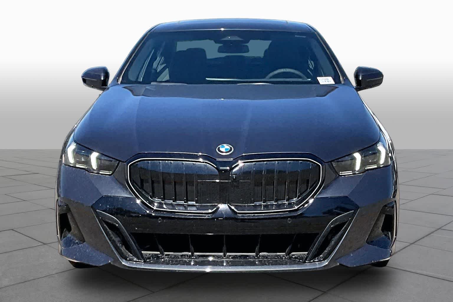 New 2027 Dark Graphite Metallic BMW 530i xDrive image 3