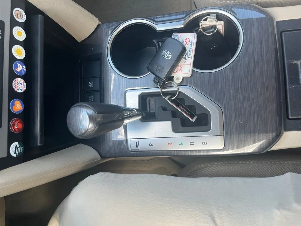 Used 2014 Super White Toyota XLE image 20