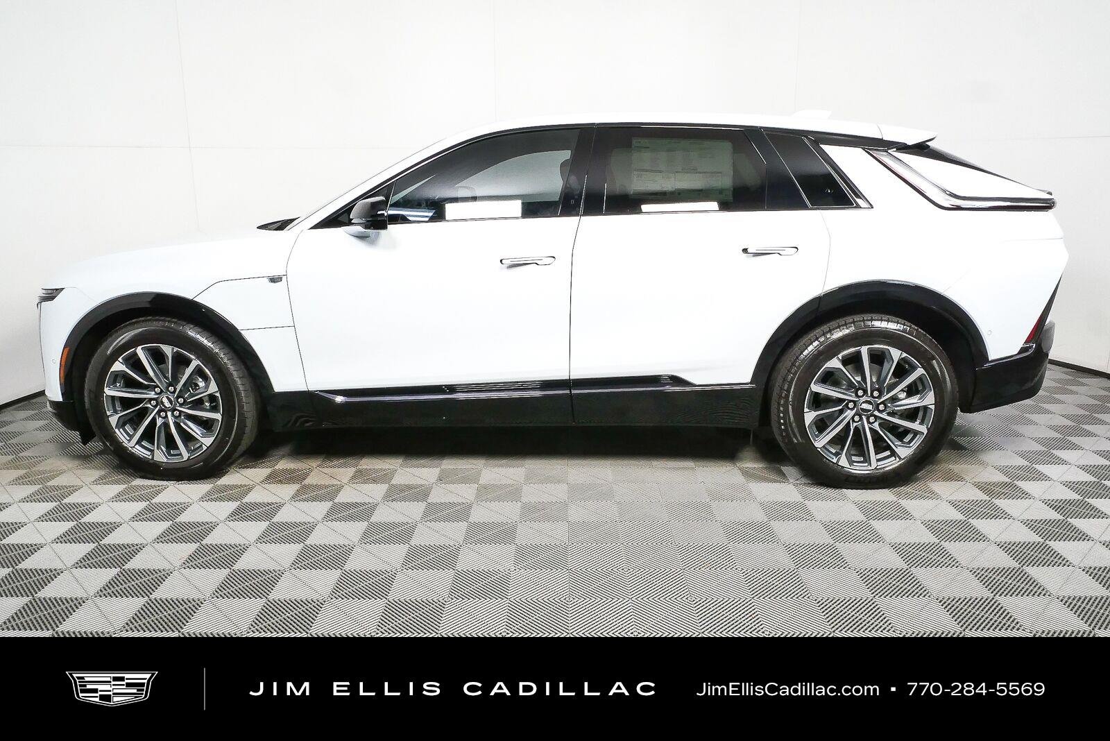 New 2027 Vibrant White Tricoat Cadillac Sport image 31