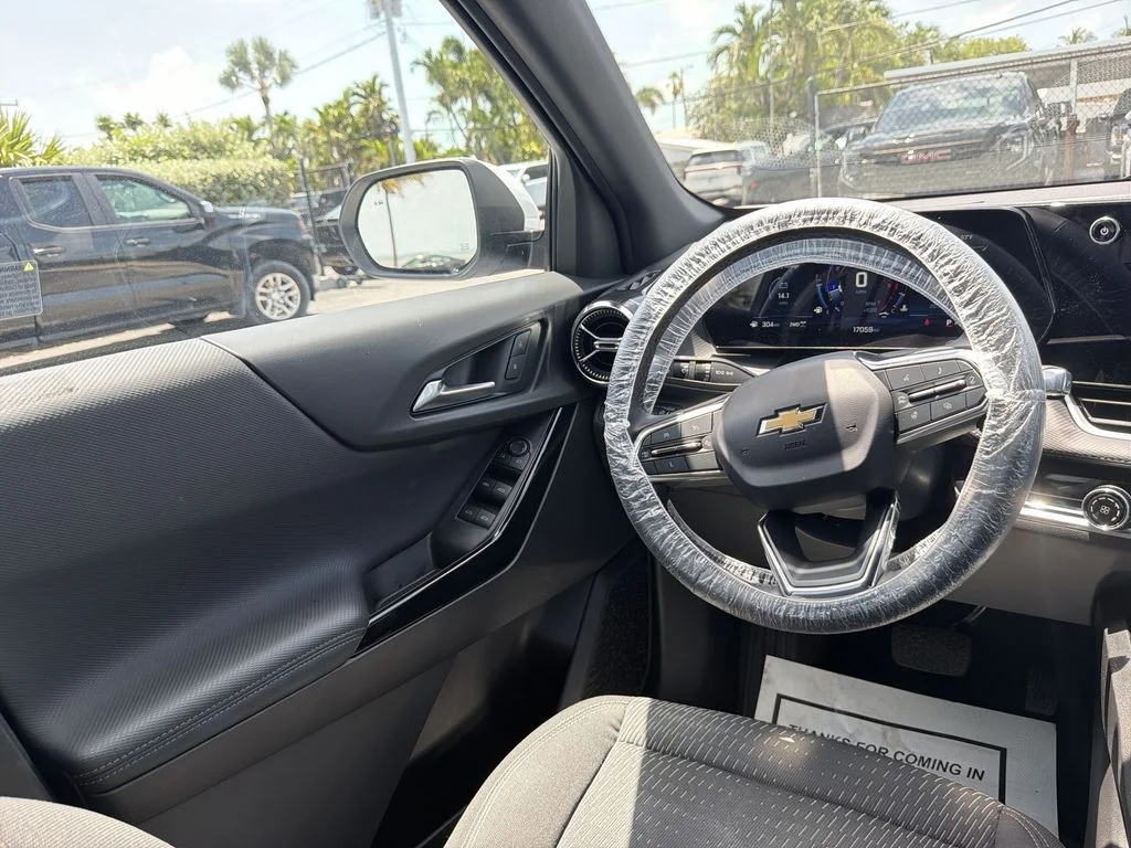 Used 2025 White Chevrolet LT image 15