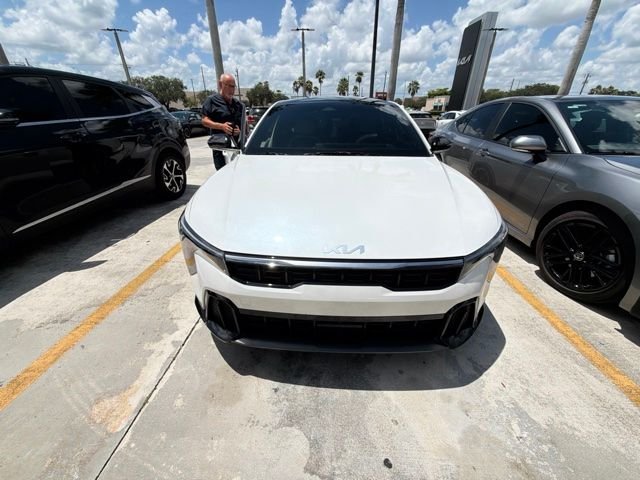 Used 2025 White Kia GT-Line image 3
