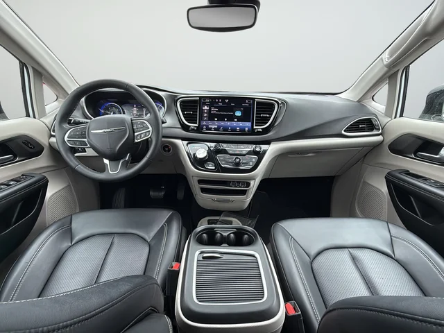 Used 2024 White Chrysler Touring L image 9