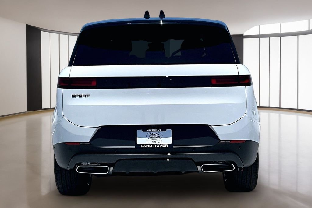 New 2026 FUJI WHITE Land Rover SE image 4