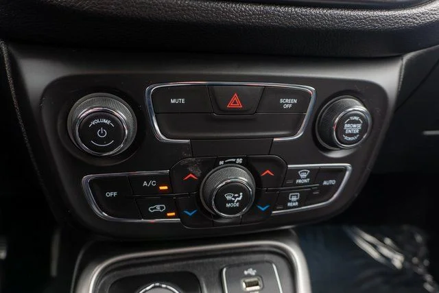 Used 2019 Black Jeep Latitude image 25