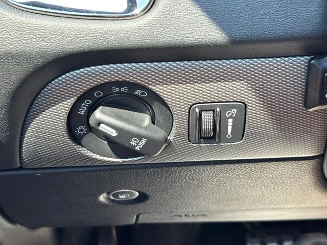 Used 2018 White Dodge SRT image 32
