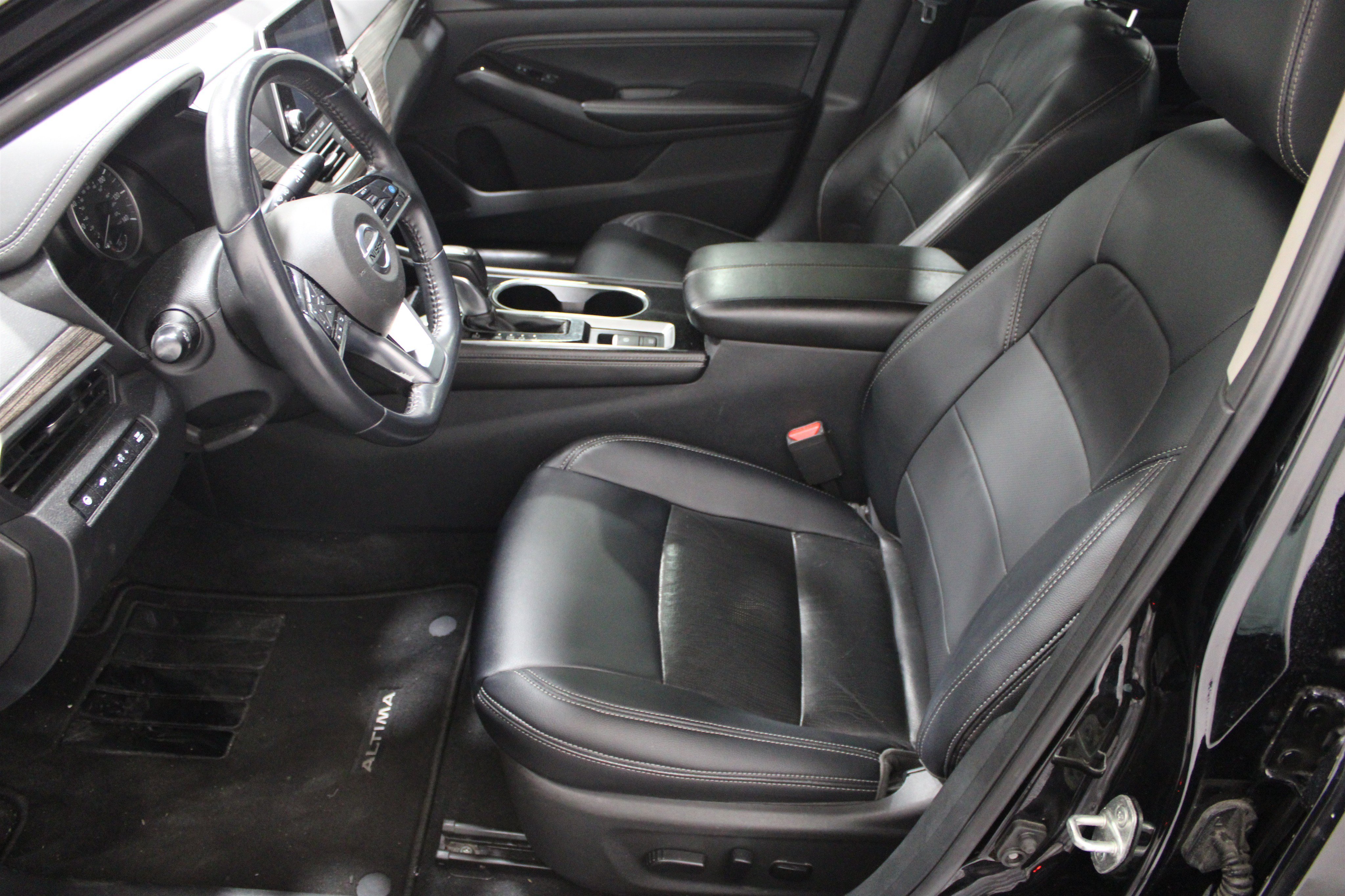 Used 2020 Super Black Nissan 2.5 SL image 5