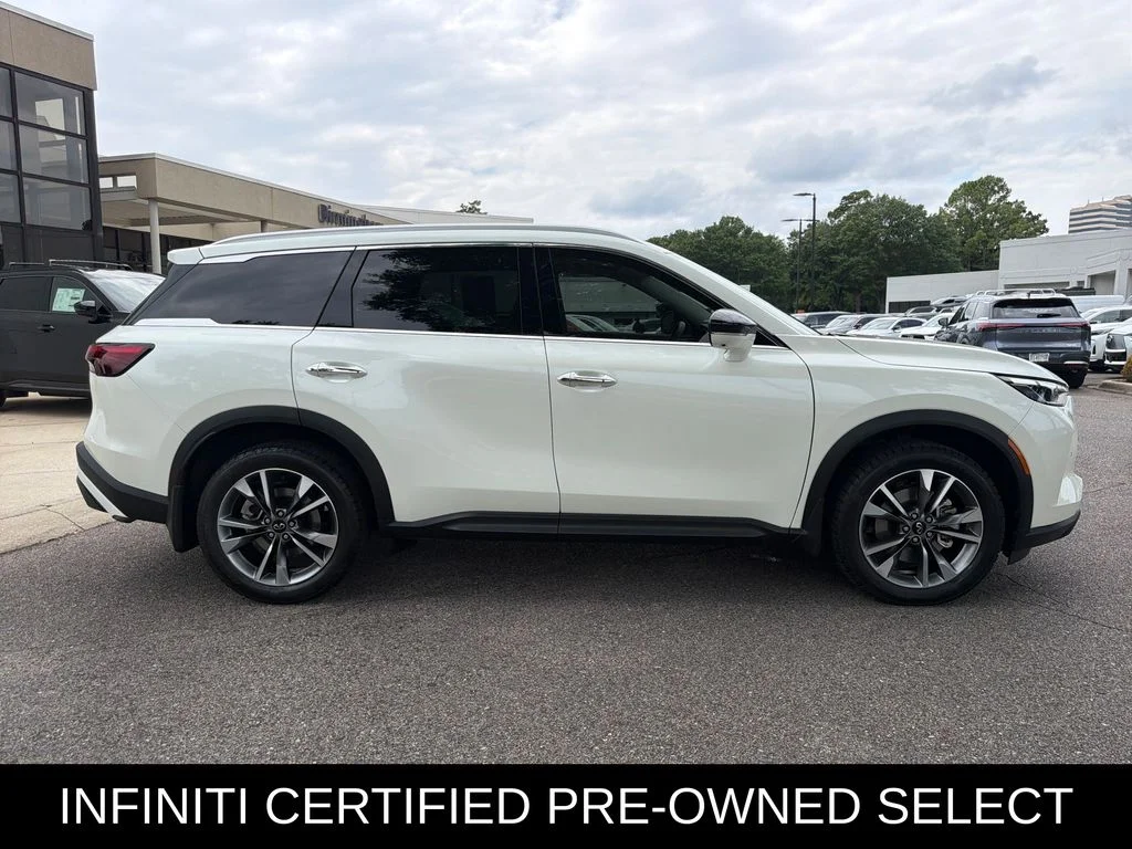 Certified Used 2023 Majestic White INFINITI LUXE image 13