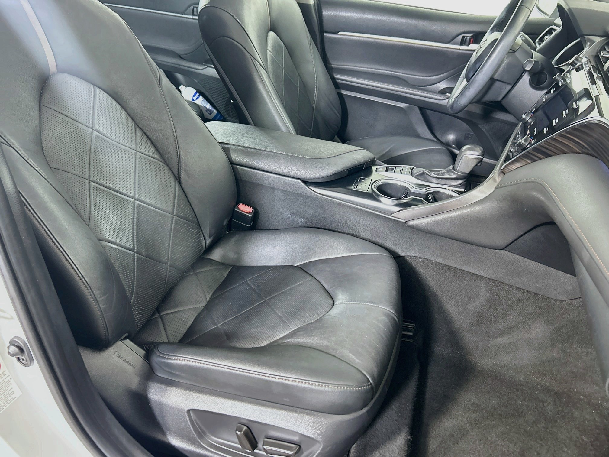 Used 2018 Wind Chill Pearl Toyota XLE image 29