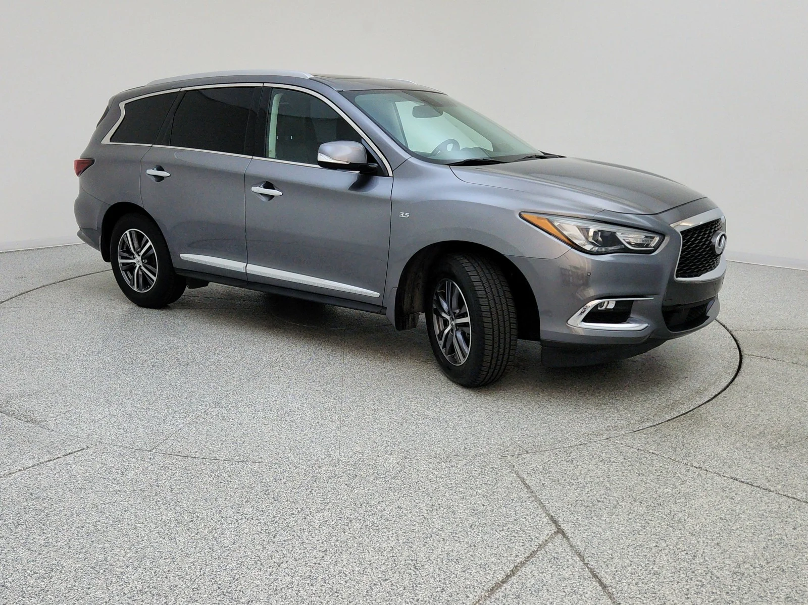 Used 2017 Graphite Shadow INFINITI  image 4