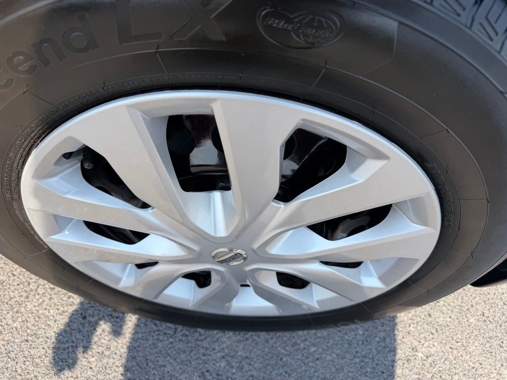 Used 2020 Gray Nissan S image 11