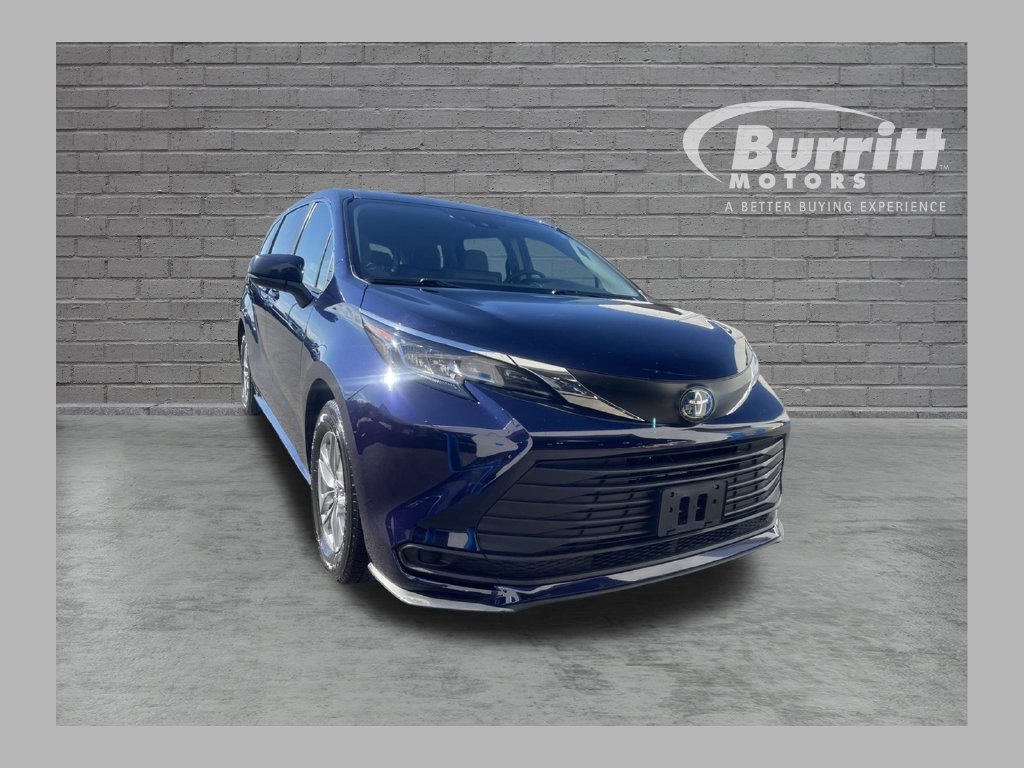 2024 Toyota Sienna LE