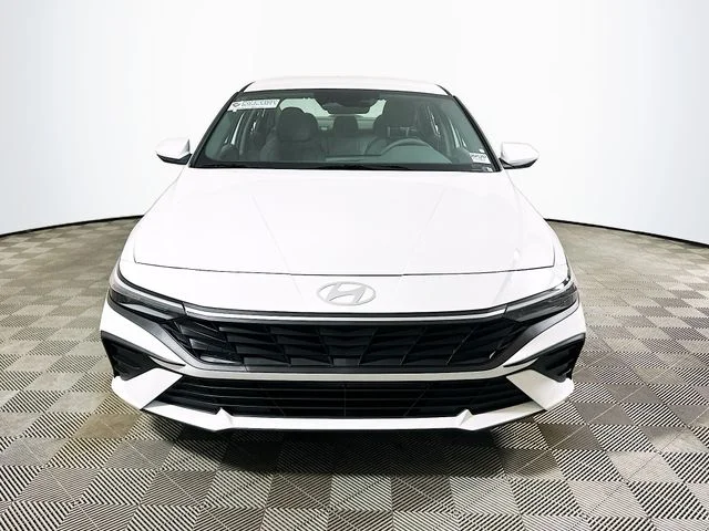 New 2026 Hyundai ELANTRA SE