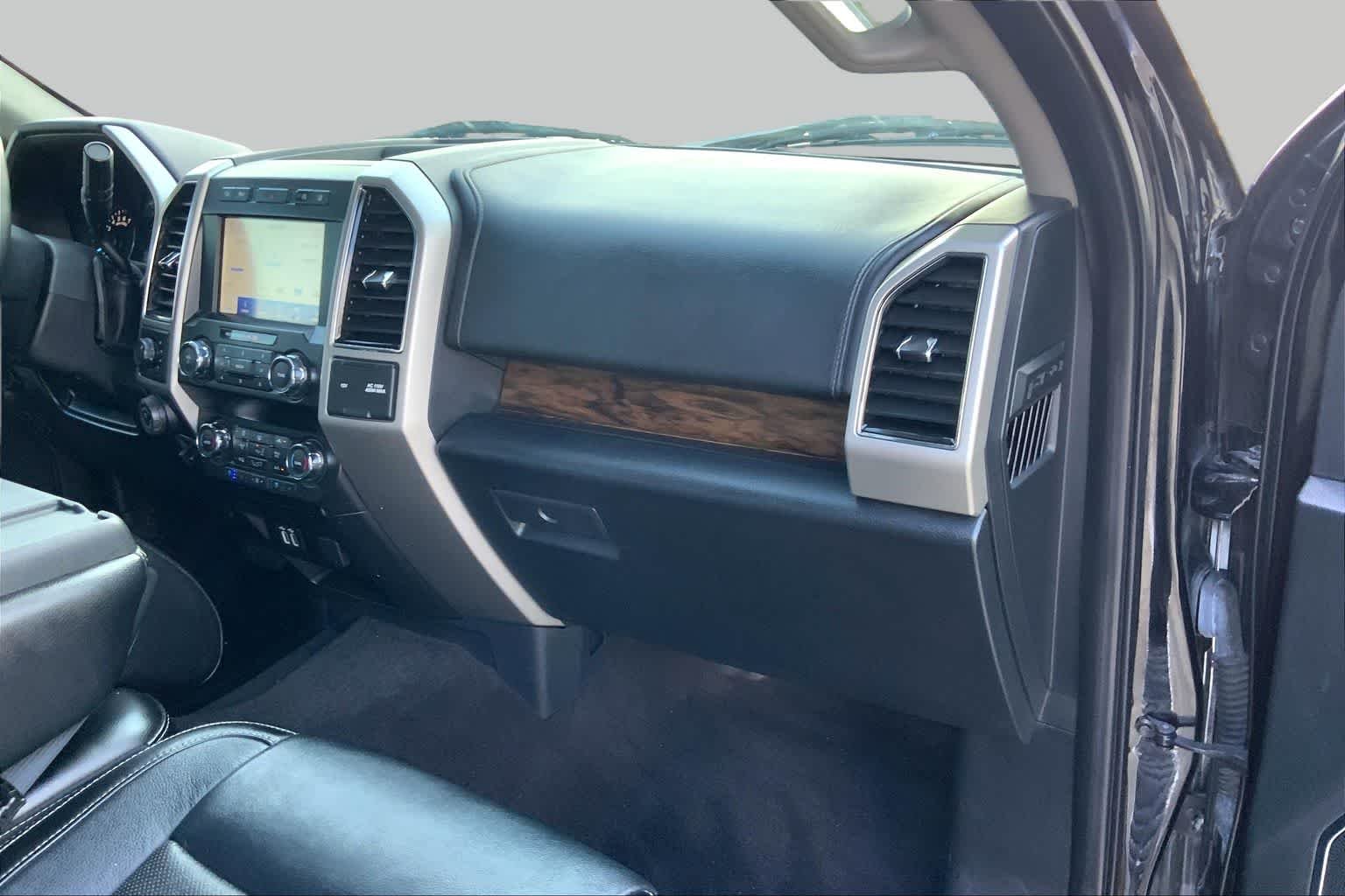 Used 2020 Agate Black Metallic Ford LARIAT image 18