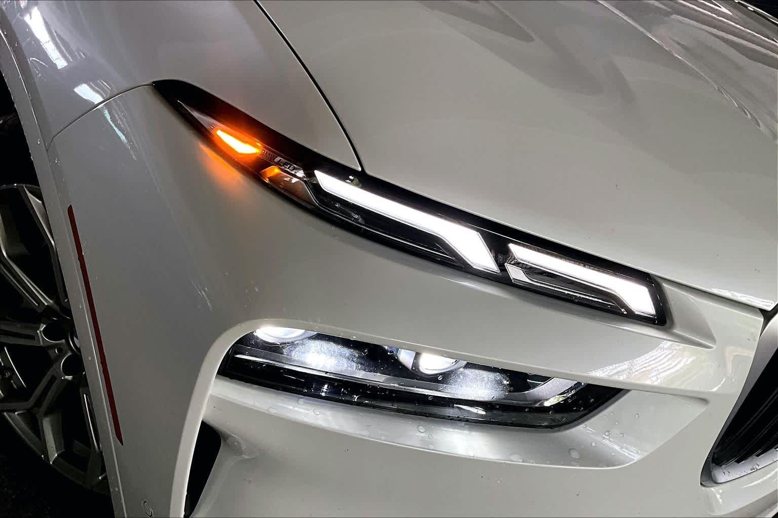 Used 2026 Mineral White Metallic BMW xDrive40i image 27