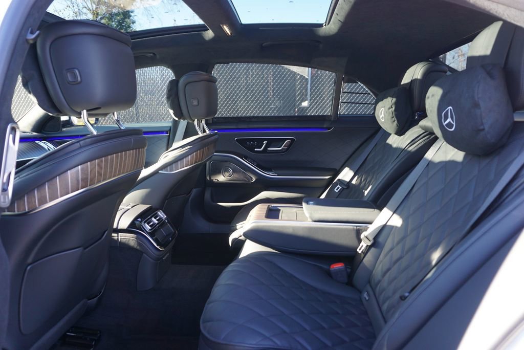 New 2026 MANUFAKTUR Moonlight White Magno Mercedes-Benz S 580 image 31