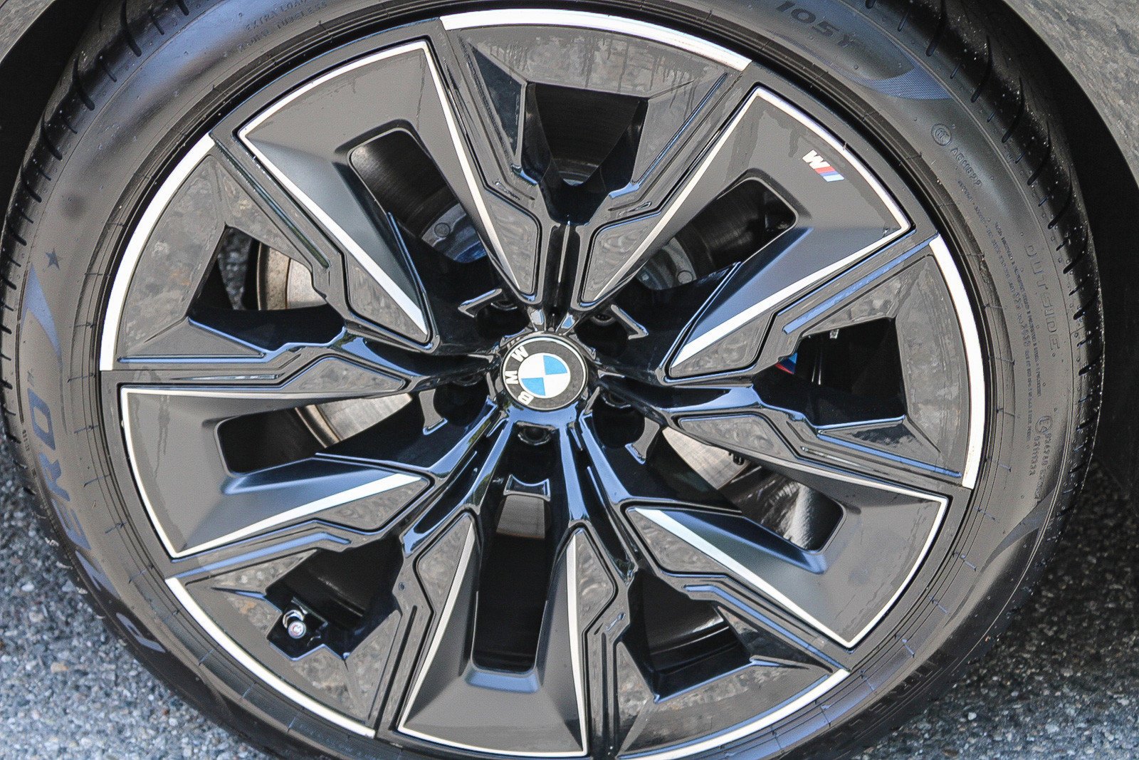 Used 2025 Black Sapphire Metallic BMW 740i image 12