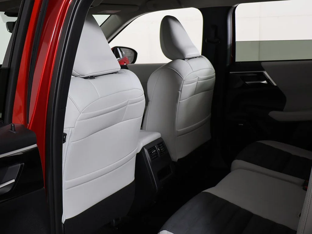 2025 Mitsubishi Outlander SE - Photo 29