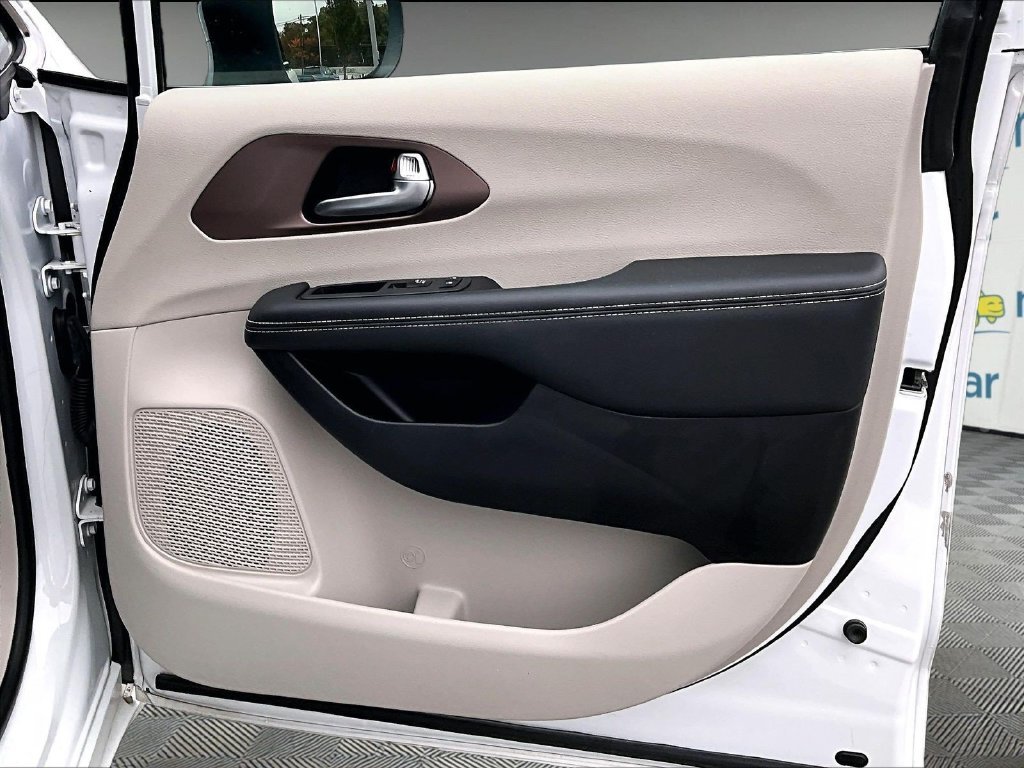 Used 2024 White Chrysler LX image 12
