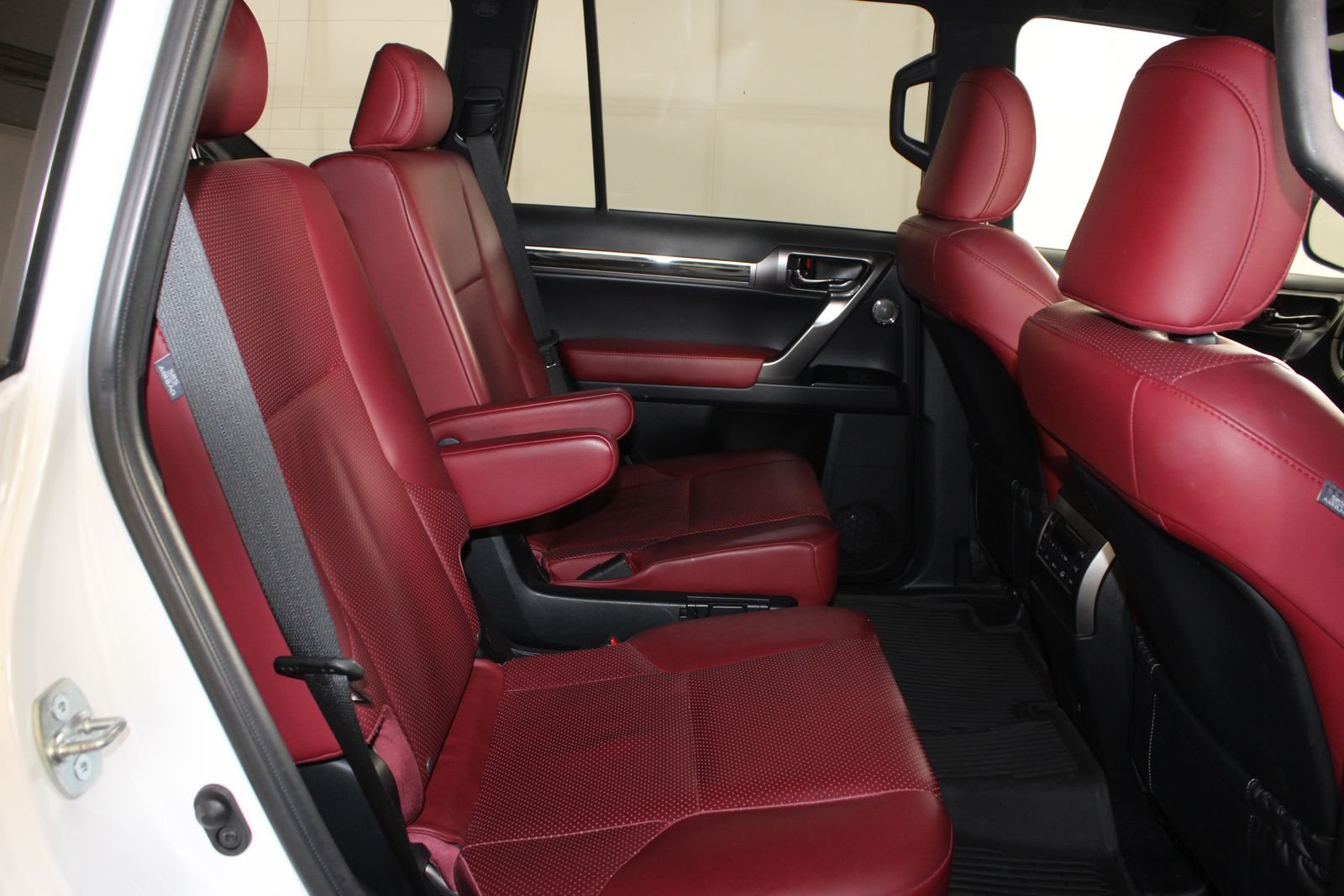 Used 2022  Lexus 460 Luxury image 30