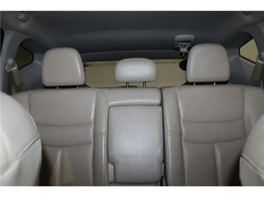 Used 2017 Pearl White Nissan Platinum image 26