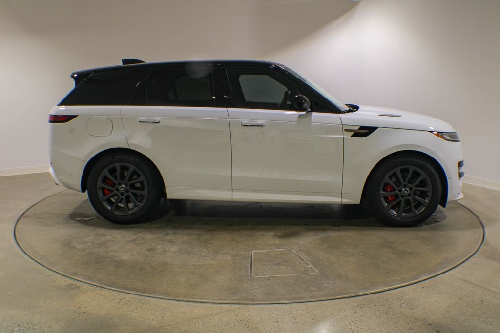 Used 2025 Fuji White Land Rover Dynamic SE image 7