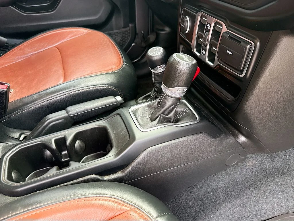 Used 2022 Gray Jeep Unlimited Sahara image 34
