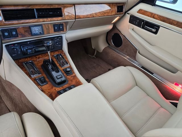 Used 1995 Green Jaguar 2+2 image 11