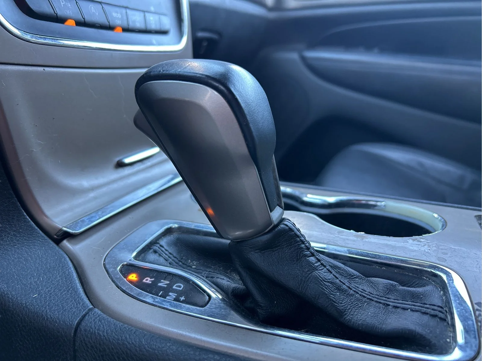 Used 2016 Brilliant Black Crystal Pearlcoat Jeep Laredo image 19