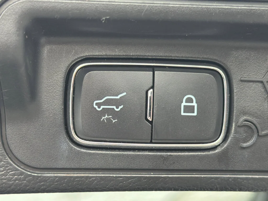 Used 2023 Silver Ford XLT image 19
