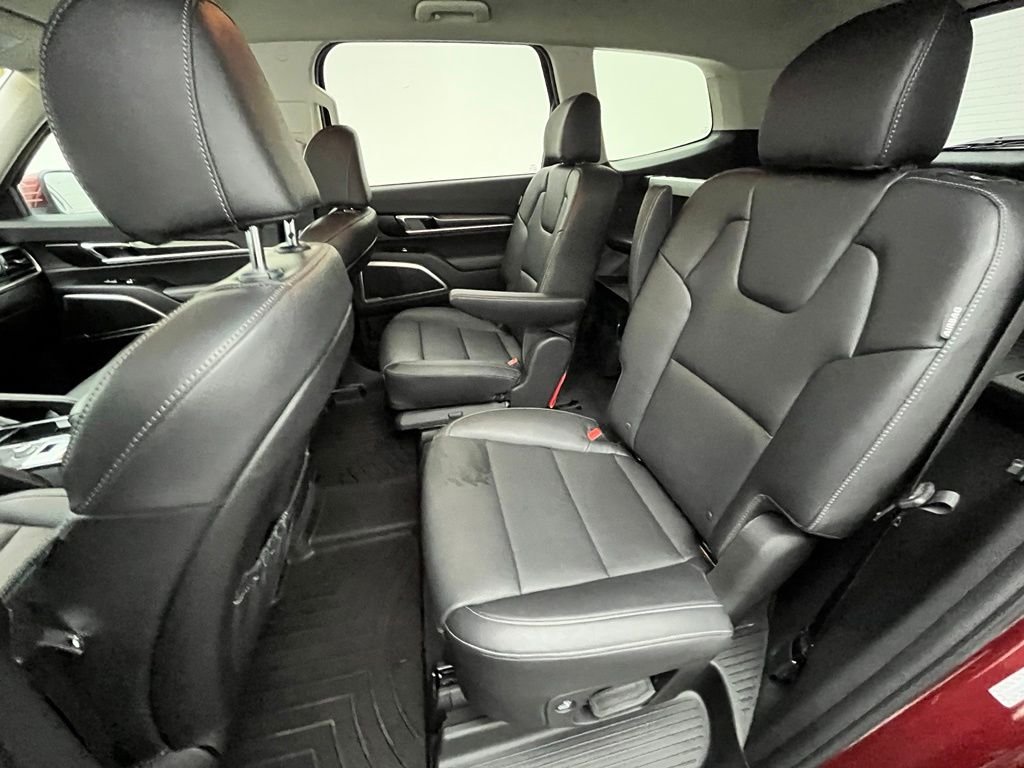 Used 2024 Red Kia S image 39