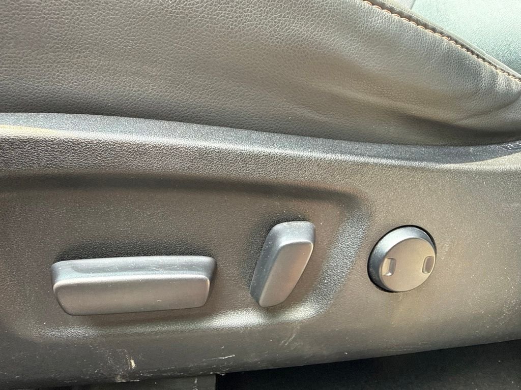 Used 2019 Silver Toyota XLE image 25