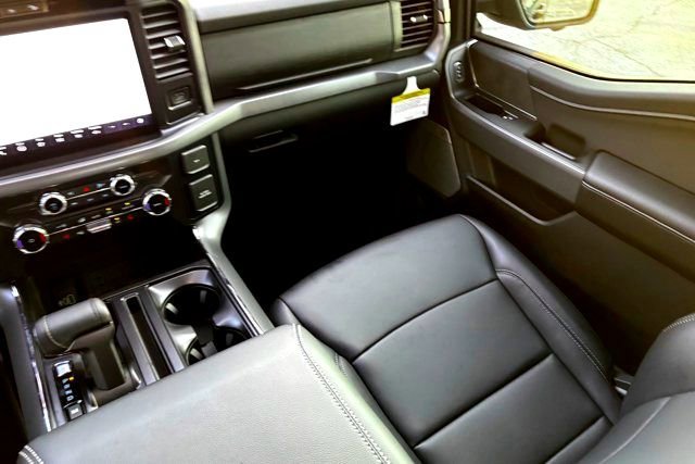 New 2025 Agate Black Metallic Ford XLT image 22
