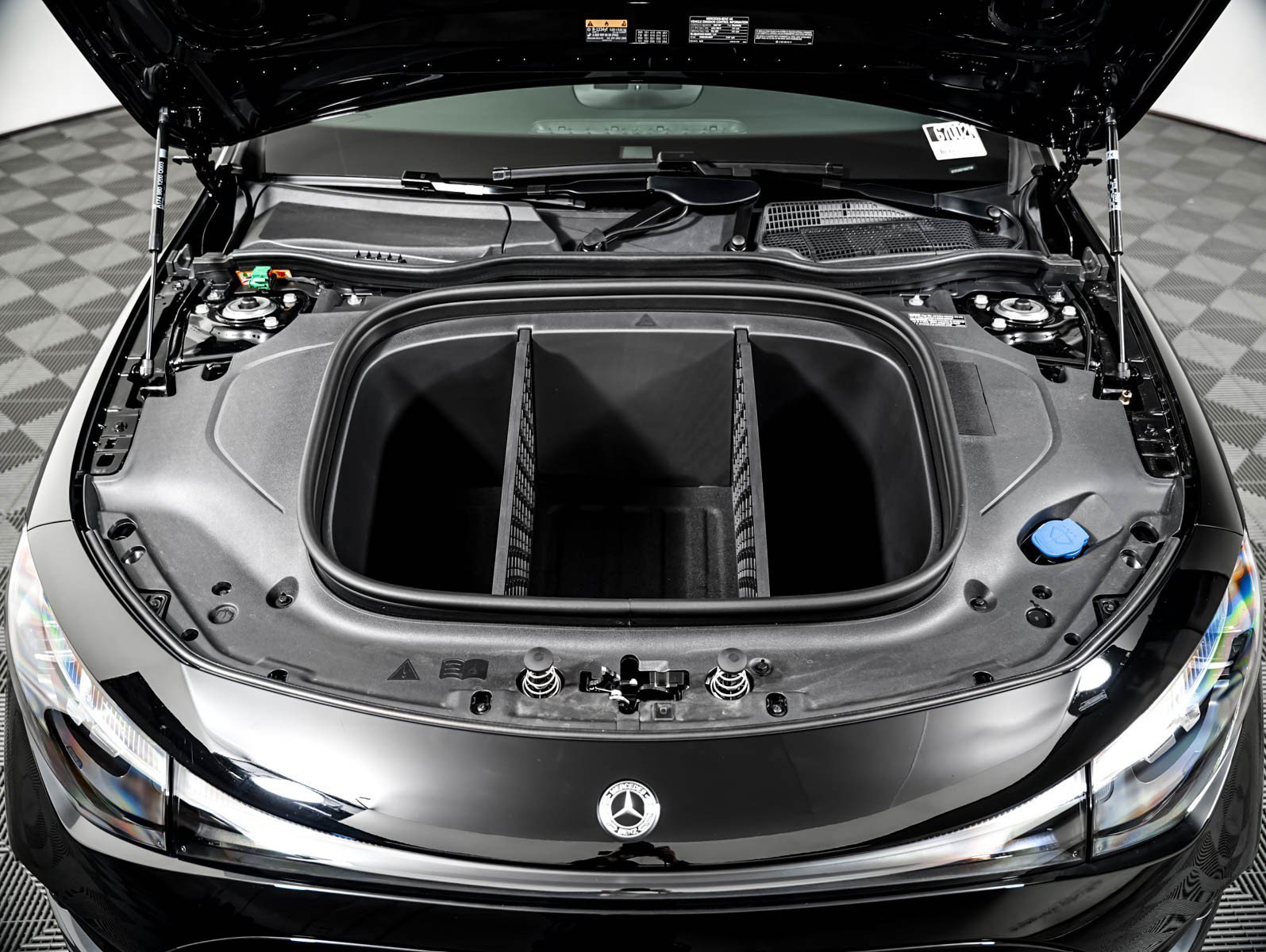 New 2027 Night Black Mercedes-Benz CLA 350 image 4