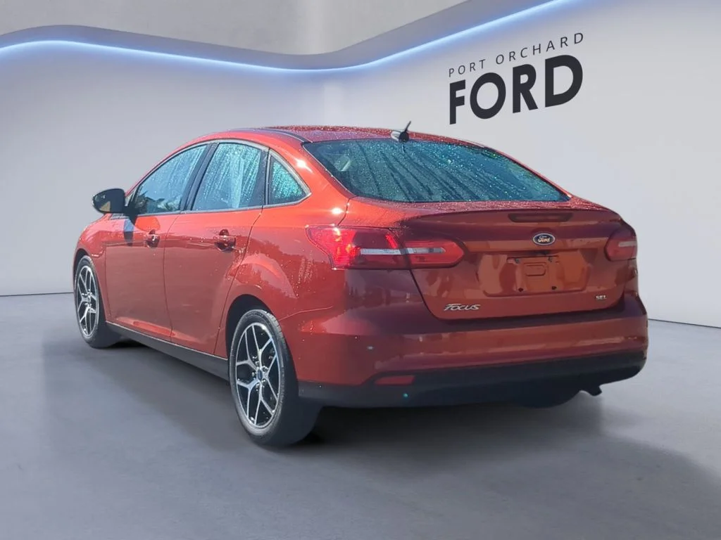 Used 2018 Red Ford SEL image 5
