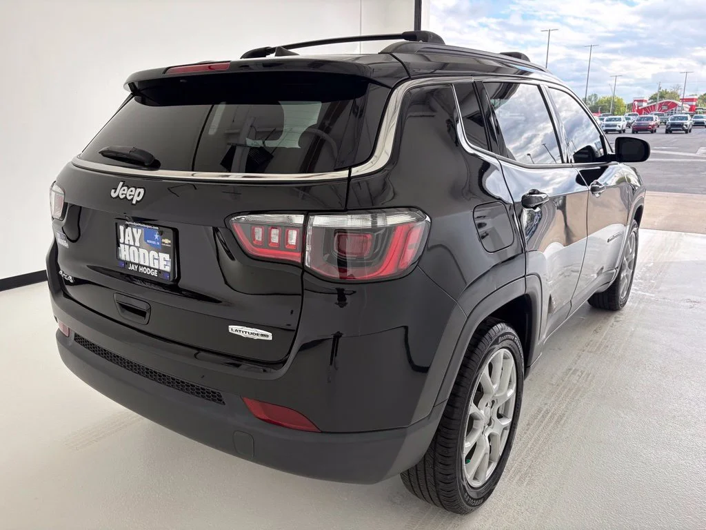 Used 2024 Black Jeep Latitude Lux image 19