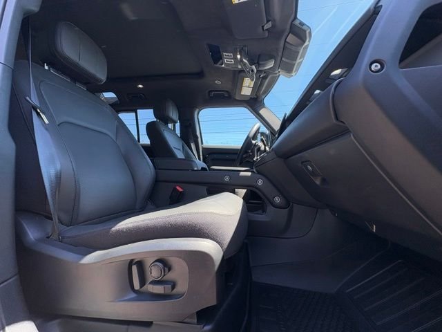 Certified Used 2025 Black Land Rover V8 image 44