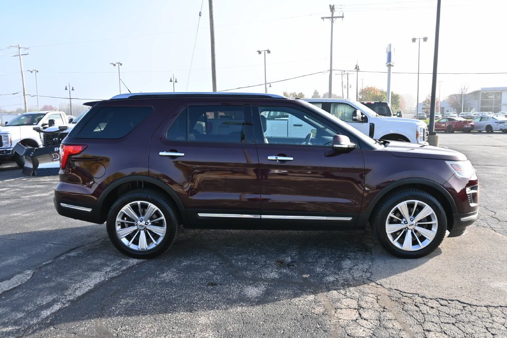 Used 2019 Burgundy Ford Limited image 8