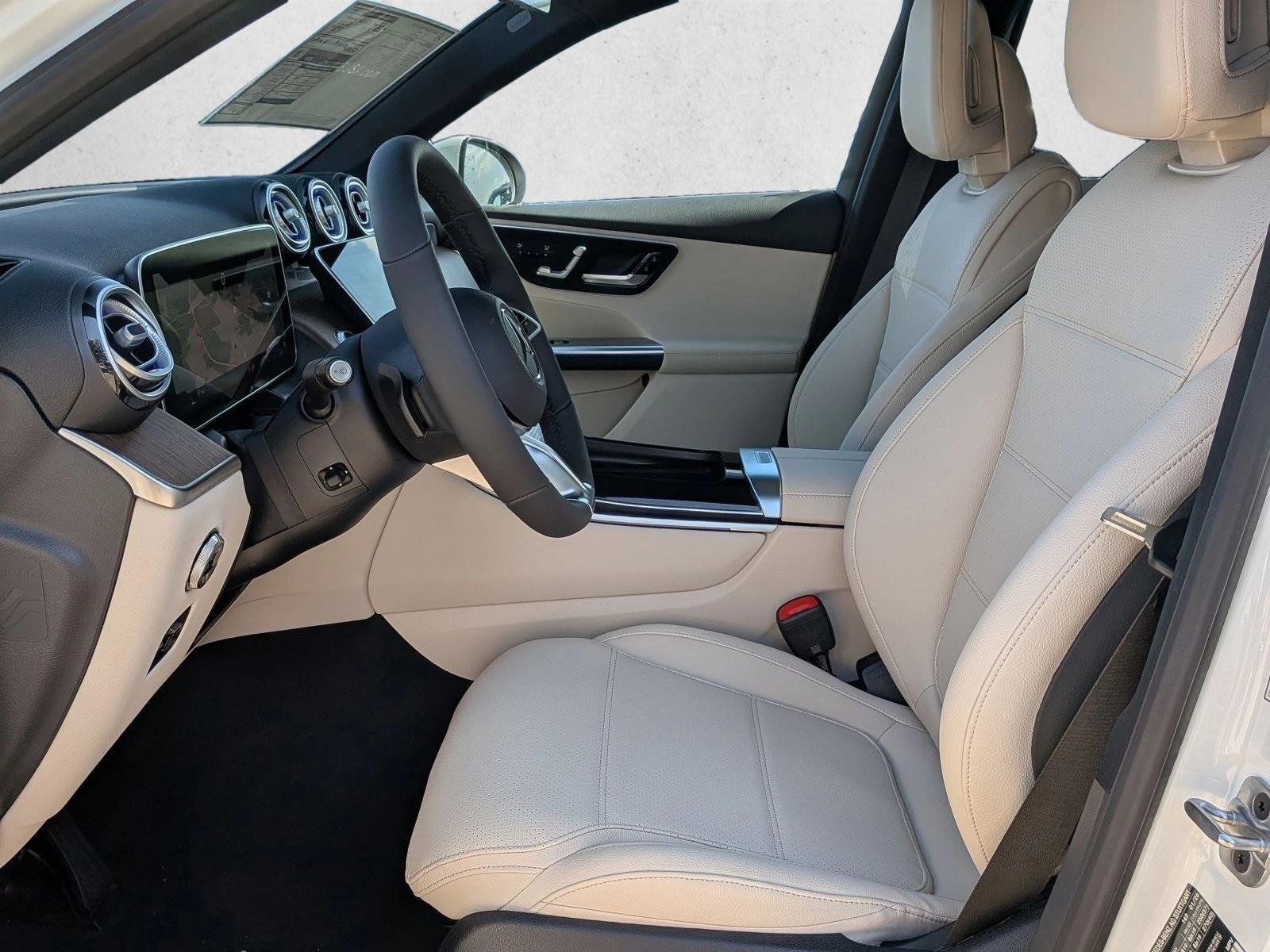 New 2026 Polar White Mercedes-Benz GLC300 image 4