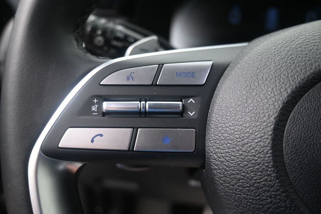 Used 2024 Moonlight Cloud Hyundai SEL 7P image 19