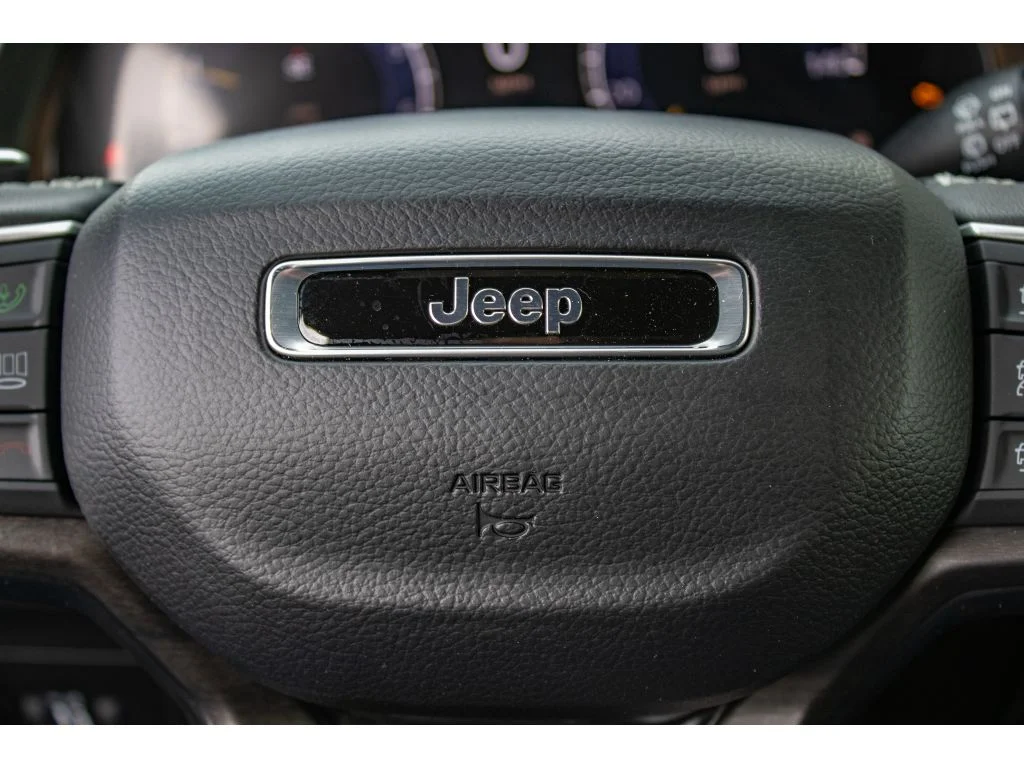 New 2026 SILVER ZYNITH Jeep Laredo Altitude image 41