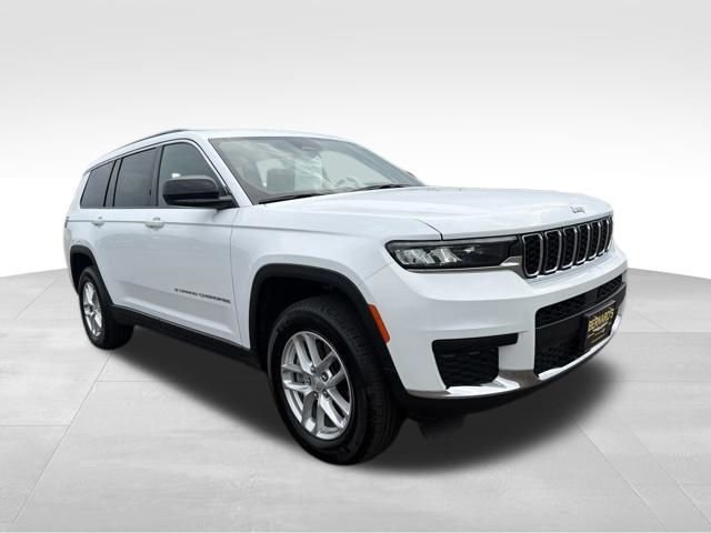 Used 2025 White Jeep Laredo image 4