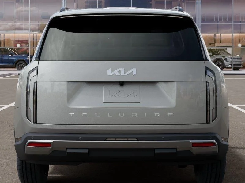 New 2027 Silver Kia S image 13