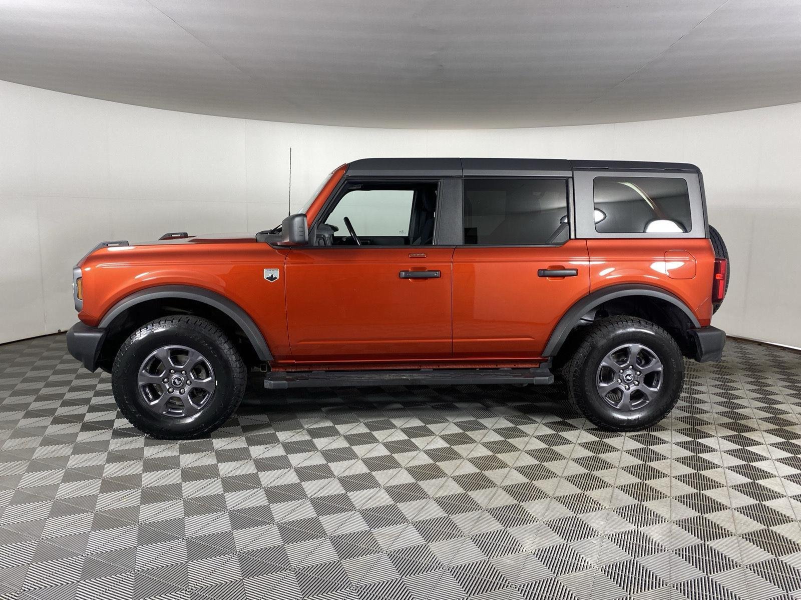 Used 2023 Red Ford Base image 4
