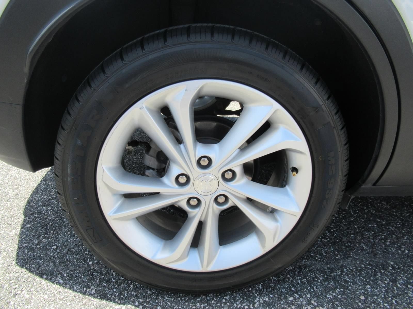 Used 2023 SUMMIT WHITE Buick Preferred image 8