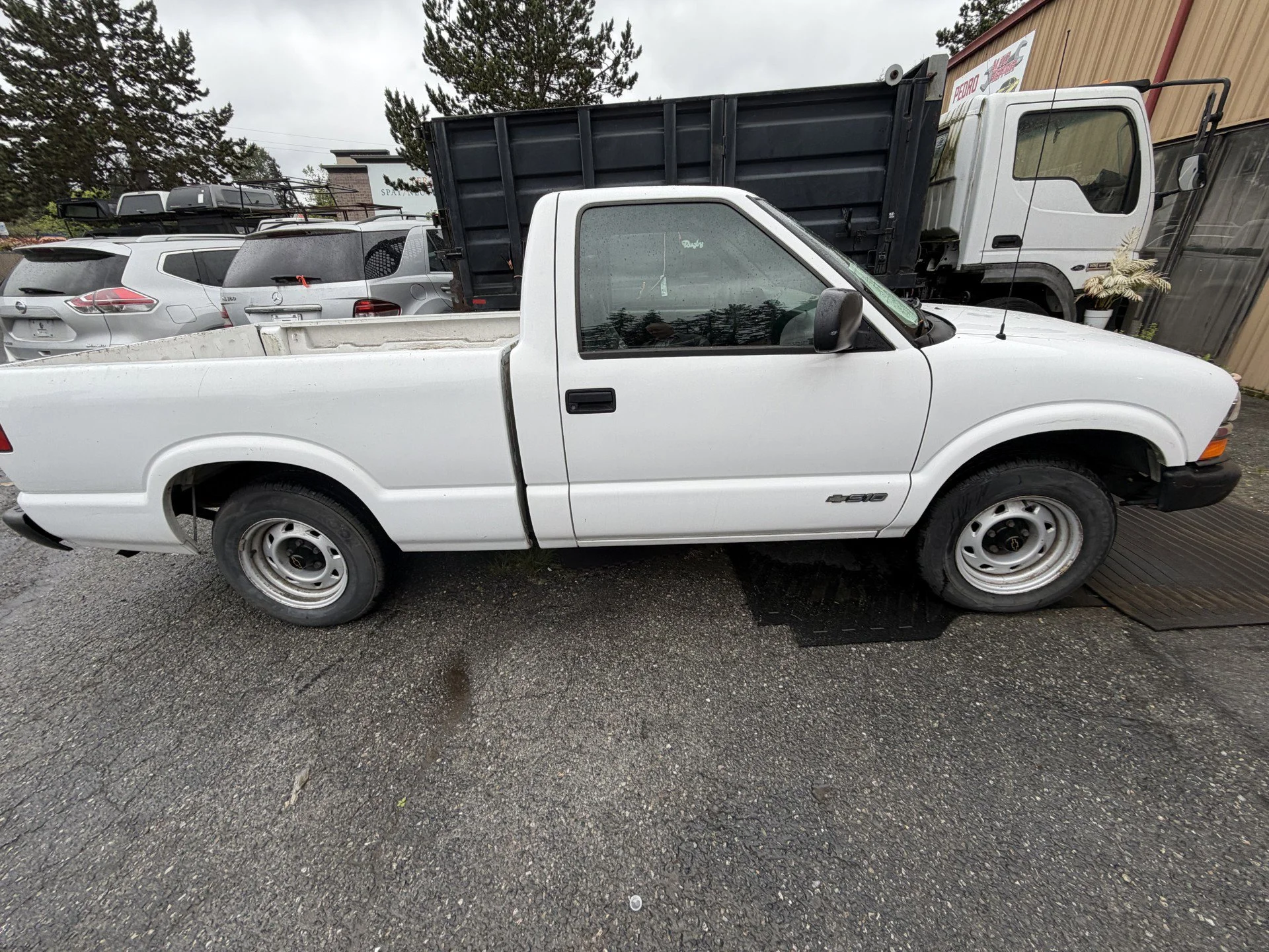 2002 Chevrolet S10 2WD Regular Cab Short Box Base's photo