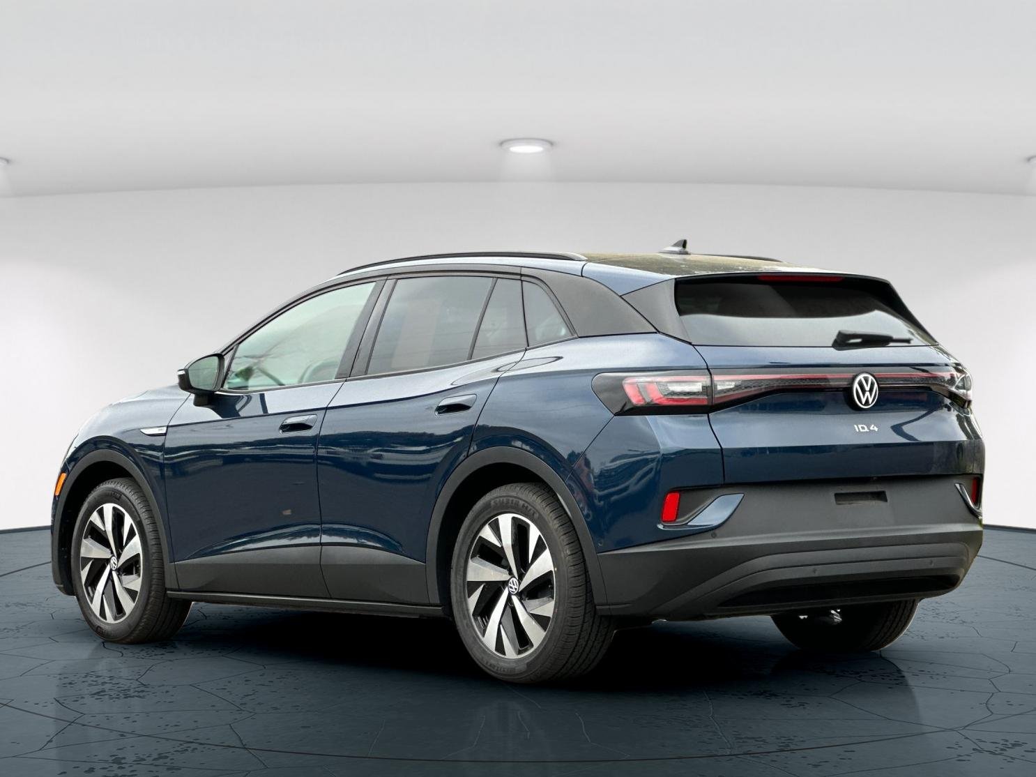 Used 2023 Blue Metallic Volkswagen Pro 4D Sport Utility image 4